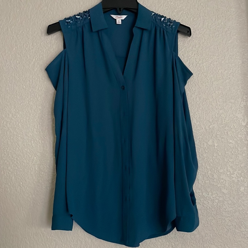 Jade blouse,brand :candies ,siz xs ,cold shoulder